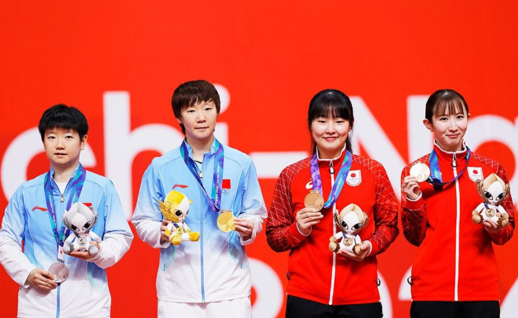 BBIN·宝盈集团帮助海内外人士找到美好前程介绍图片